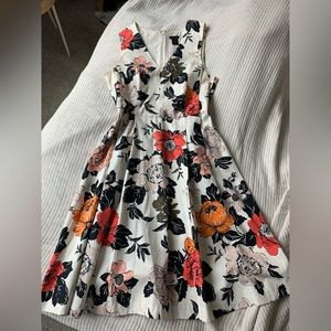 Ann Taylor Factory Beautiful Pleated White Floral Dress Size 8